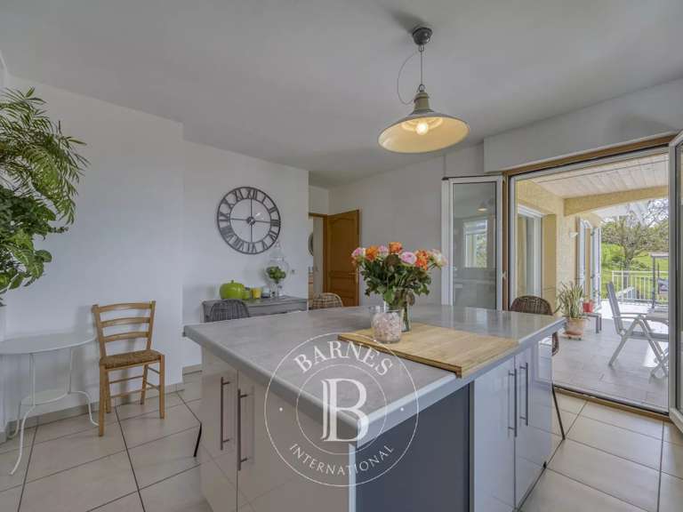 Maison Cranves-Sales - 4 chambres - 320m²