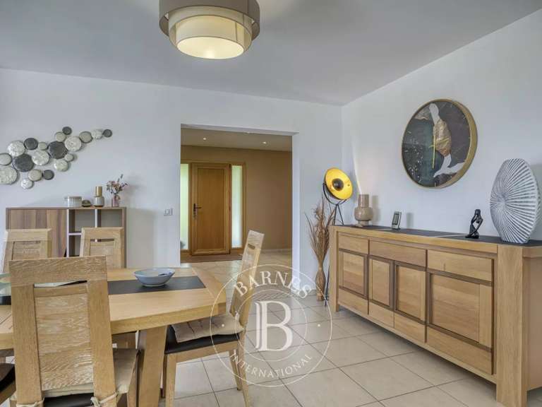 Maison Cranves-Sales - 4 chambres - 320m²