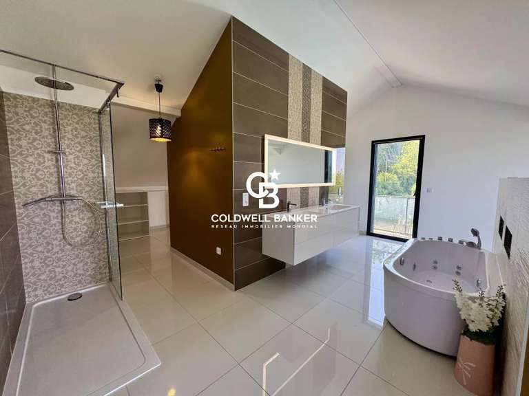 Maison Cranves-Sales - 7 chambres - 280m²