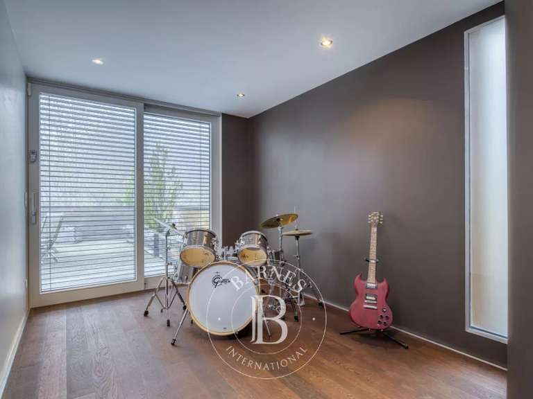 Villa Cranves-Sales - 10 chambres - 300m²