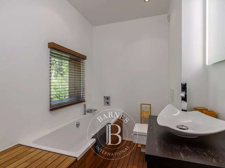 Villa Cranves-Sales - 10 chambres - 300m²