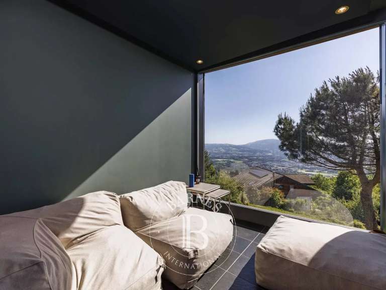 Villa Cranves-Sales - 10 chambres - 300m²