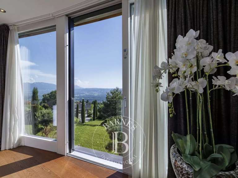 Villa Cranves-Sales - 10 chambres - 300m²