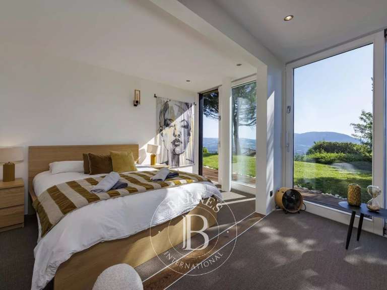 Villa Cranves-Sales - 10 chambres - 300m²