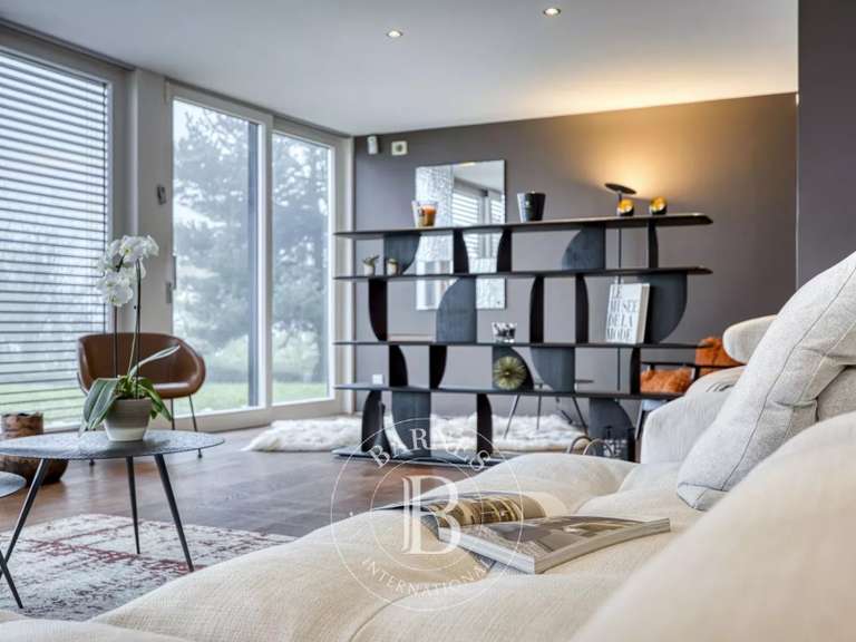 Villa Cranves-Sales - 10 chambres - 300m²