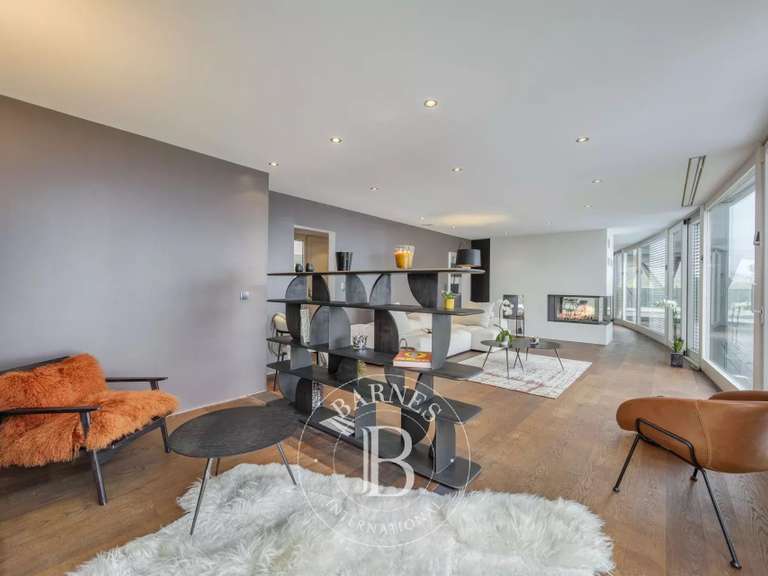 Villa Cranves-Sales - 10 chambres - 300m²