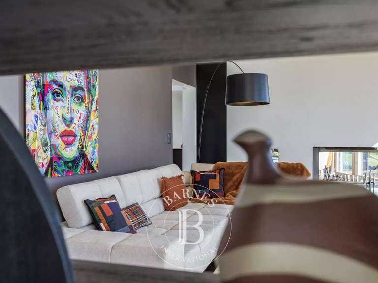 Villa Cranves-Sales - 10 chambres - 300m²