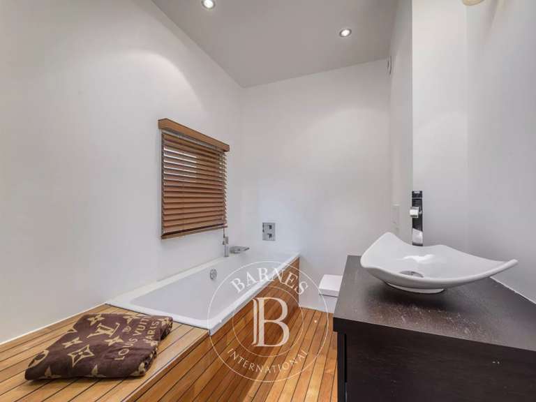 Villa Cranves-Sales - 10 chambres - 300m²