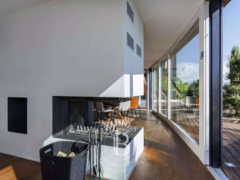 Villa Cranves-Sales - 10 chambres - 300m²