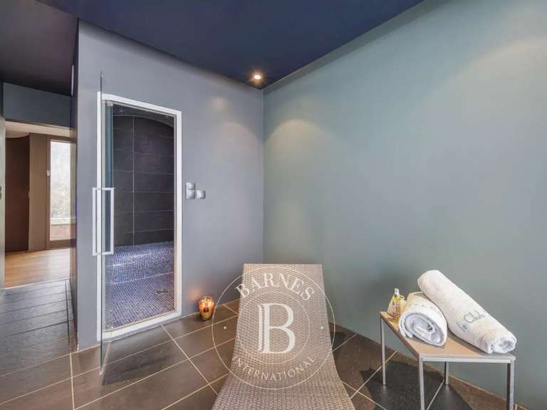 Villa Cranves-Sales - 10 chambres - 300m²