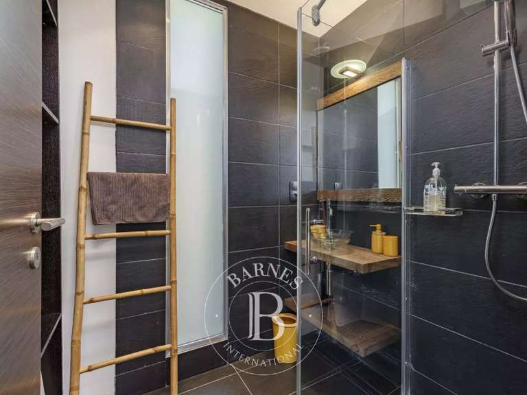 Villa Cranves-Sales - 10 chambres - 300m²