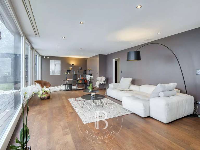 Villa Cranves-Sales - 10 chambres - 300m²