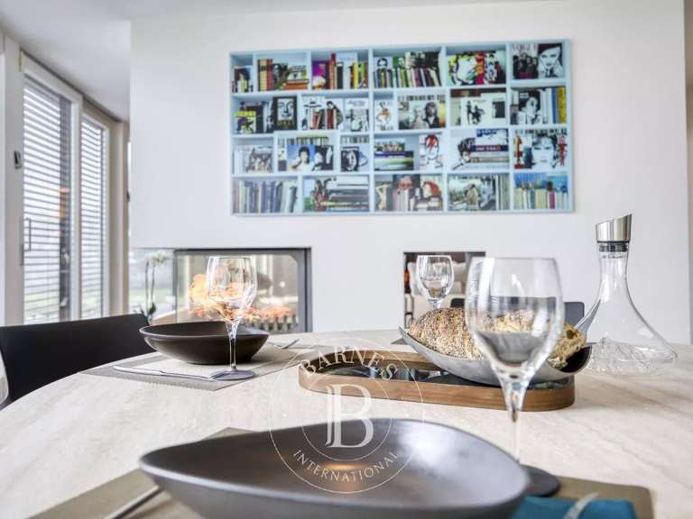 Villa Cranves-Sales - 10 chambres - 300m²