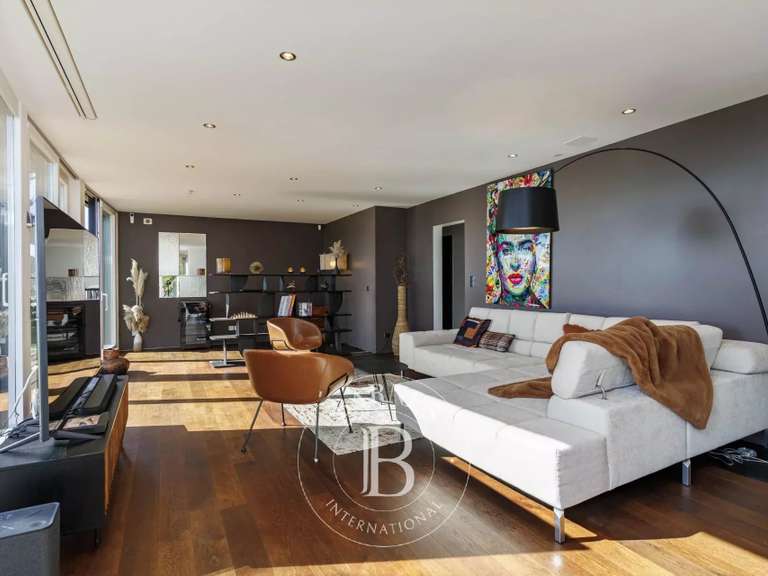 Villa Cranves-Sales - 10 chambres - 300m²