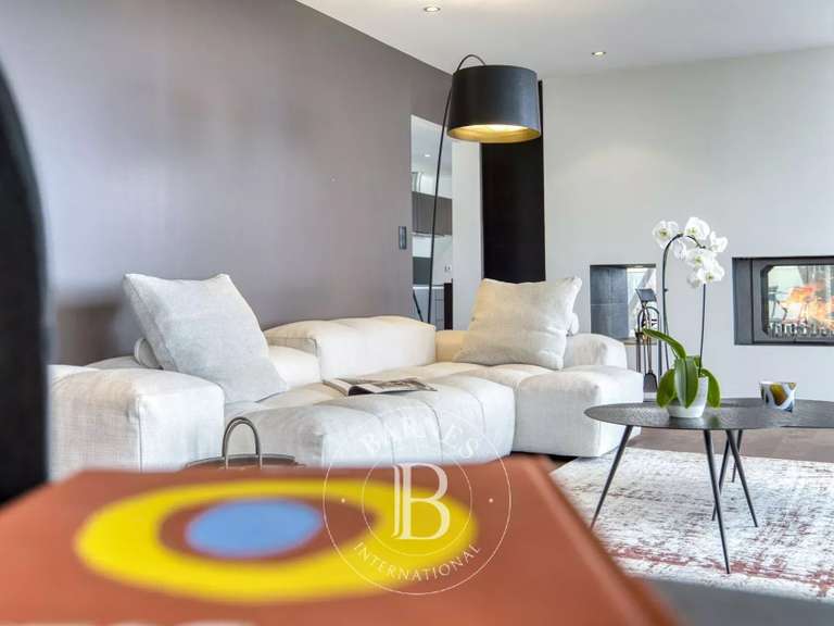 Villa Cranves-Sales - 10 chambres - 300m²