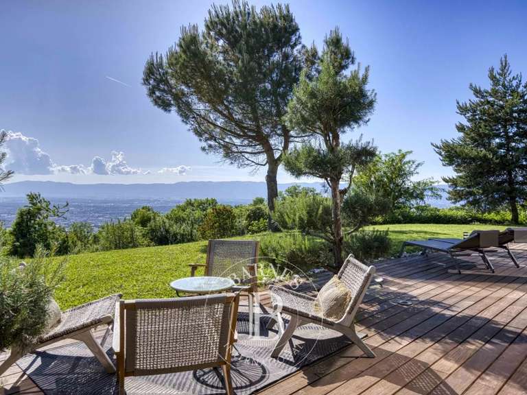 Villa Cranves-Sales - 10 chambres - 300m²