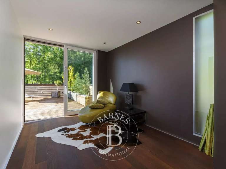 Villa Cranves-Sales - 10 chambres - 300m²