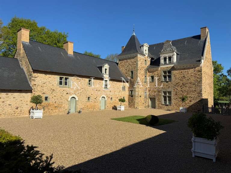 Manor Craon - 6 bedrooms - 470m²