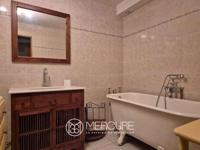 Propriété Crémieu - 6 chambres - 324m²