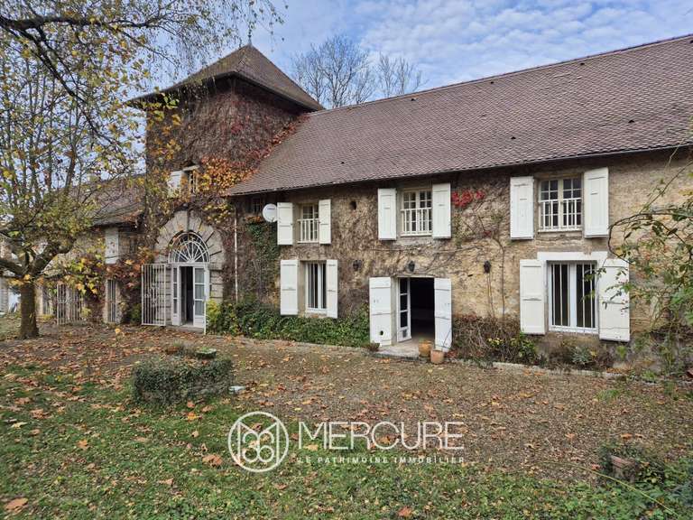 Propriété Crémieu - 6 chambres - 324m²