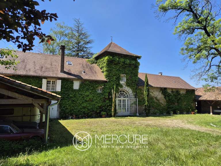 Propriété Crémieu - 6 chambres - 324m²