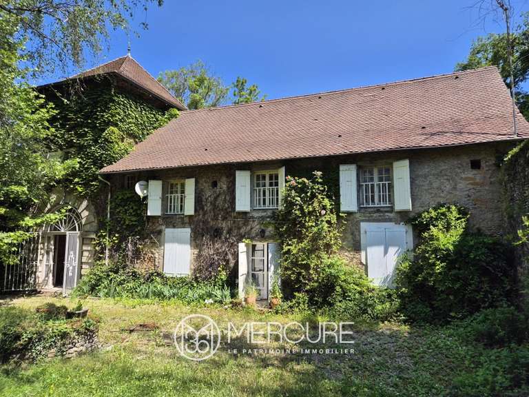 Propriété Crémieu - 6 chambres - 324m²