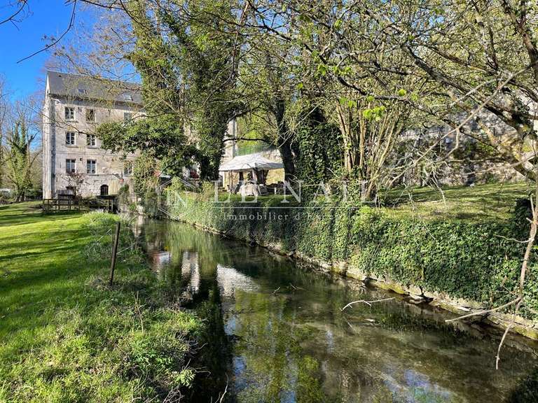 Maison Crépy-en-Valois - 7 chambres - 600m²