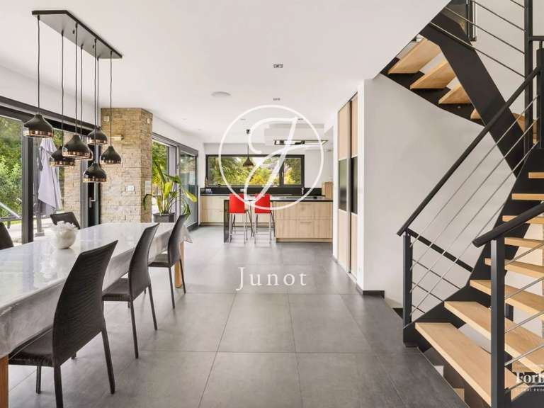 Maison Crespières - 4 chambres - 240m²