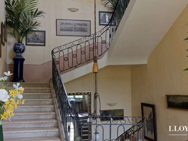 Castle Crest - 20 bedrooms - 6000m²