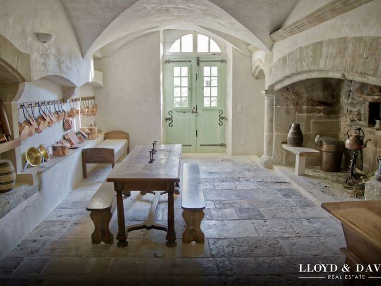 Castle Crest - 20 bedrooms - 6000m²