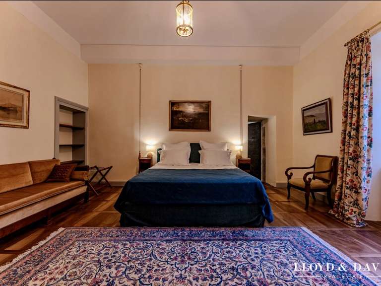 Castle Crest - 20 bedrooms - 6000m²