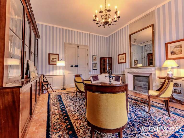 Castle Crest - 20 bedrooms - 6000m²