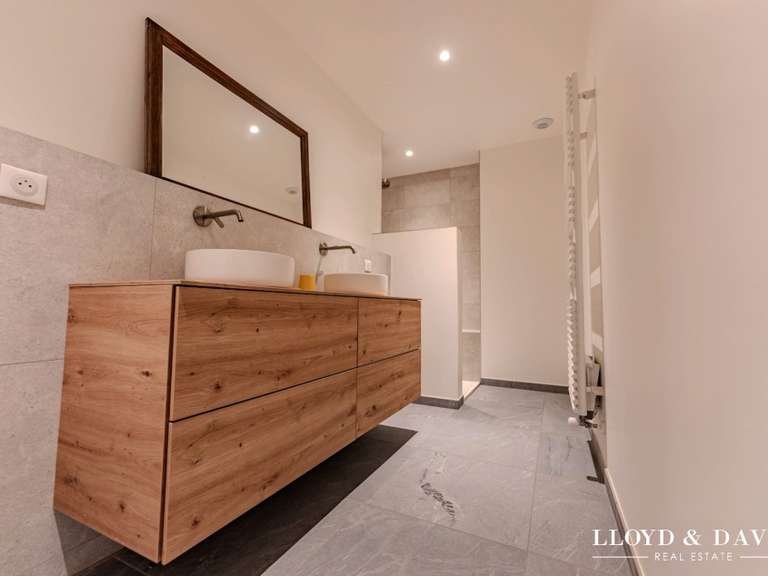 Castle Crest - 20 bedrooms - 6000m²