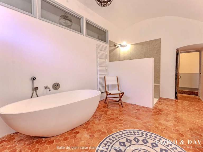 Castle Crest - 20 bedrooms - 6000m²