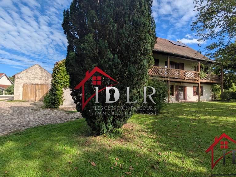 House Crissey - 6 bedrooms - 270m²