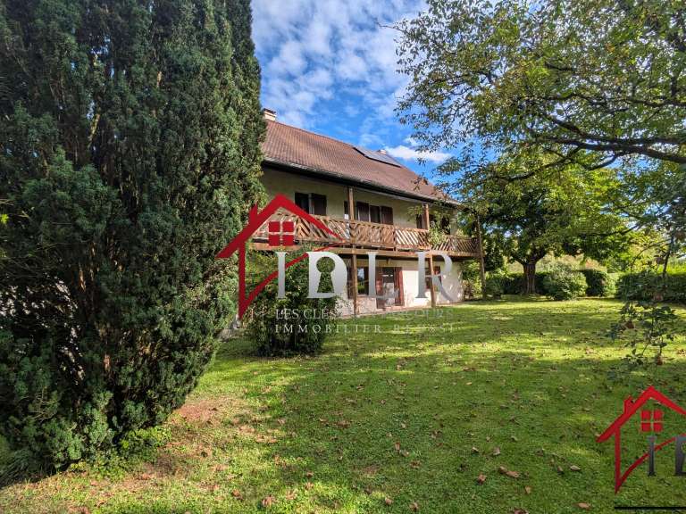 House Crissey - 6 bedrooms - 270m²