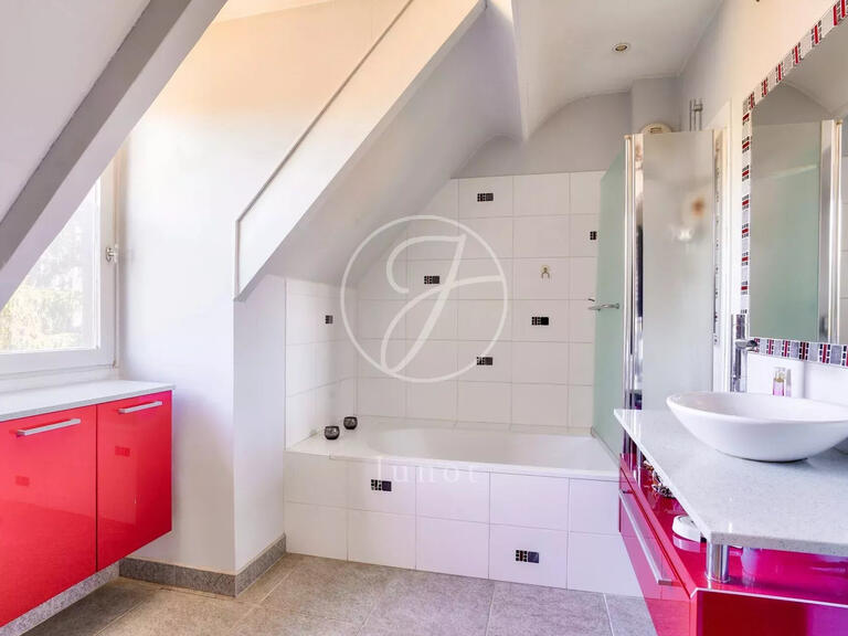House Croissy-sur-Seine - 5 bedrooms - 242m²