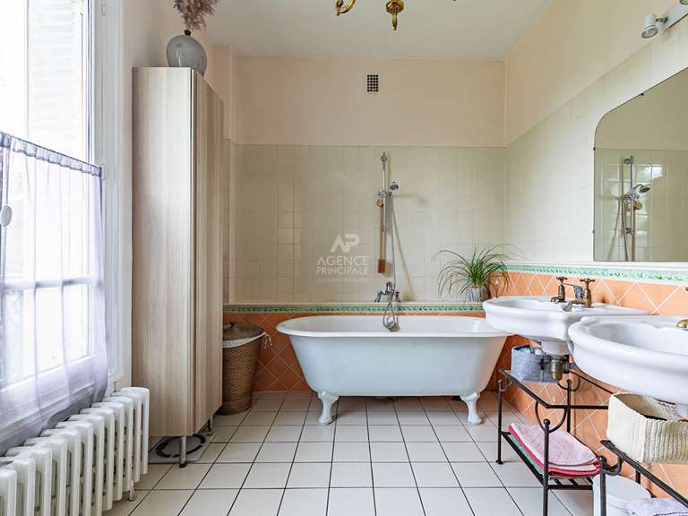 Maison Croissy-sur-Seine - 4 chambres - 185m²