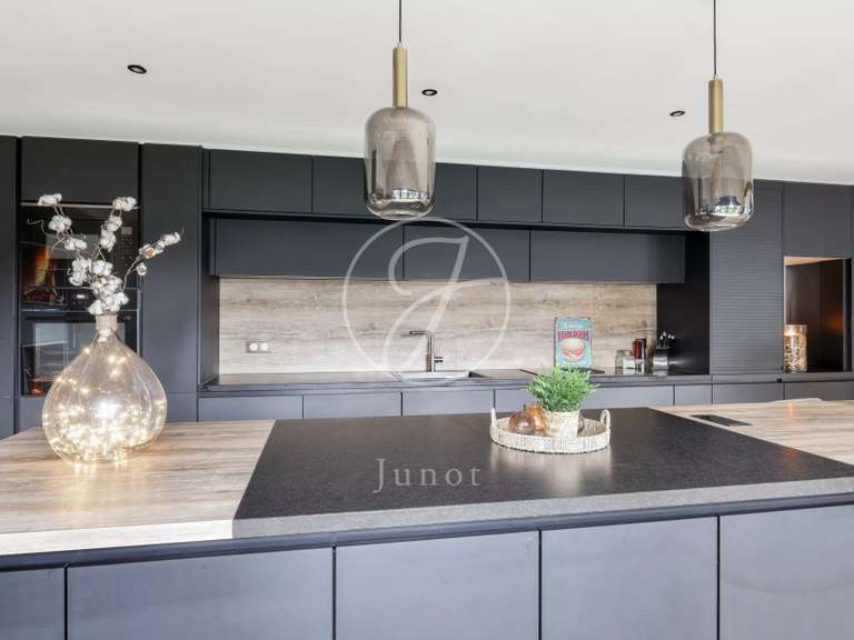 Maison Croissy-sur-Seine - 4 chambres - 210m²