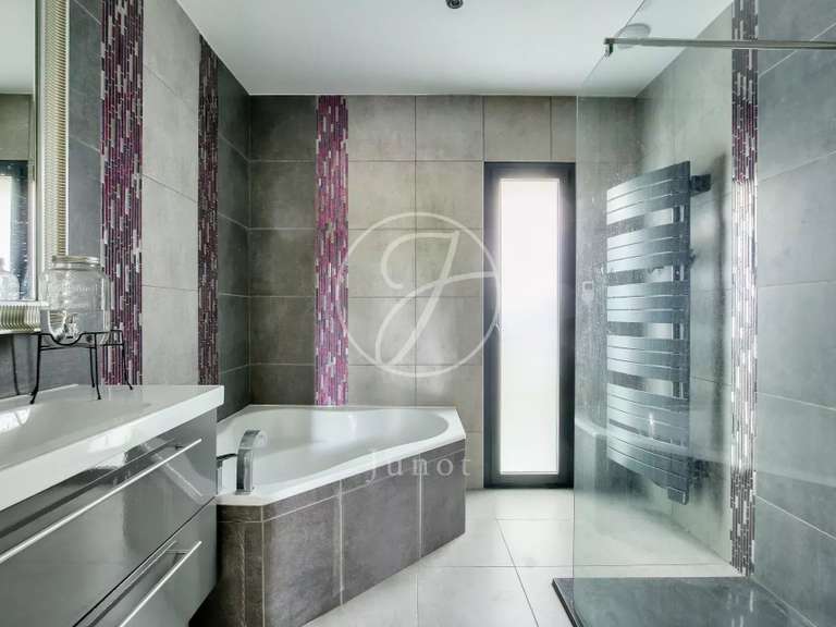 Maison Croissy-sur-Seine - 4 chambres - 207m²