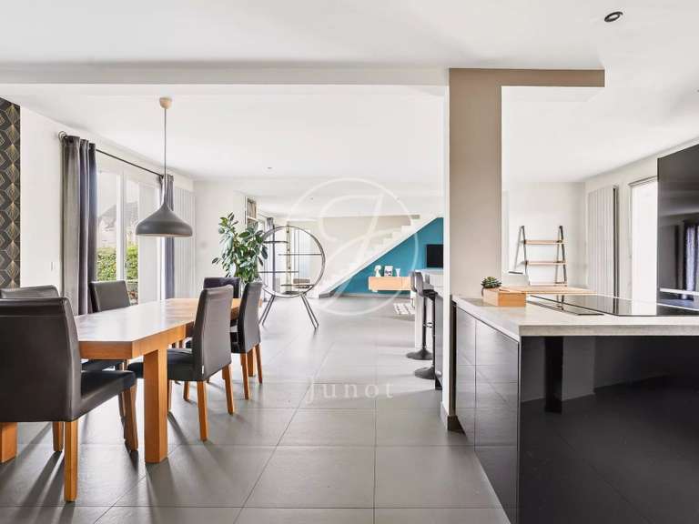 Maison Croissy-sur-Seine - 4 chambres - 220m²