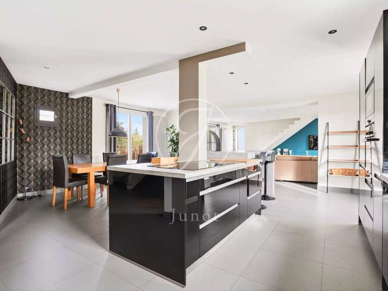 Maison Croissy-sur-Seine - 4 chambres - 220m²