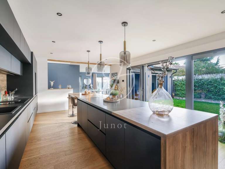 Maison Croissy-sur-Seine - 5 chambres - 200m²