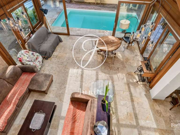 Maison Croissy-sur-Seine - 2 chambres - 209m²