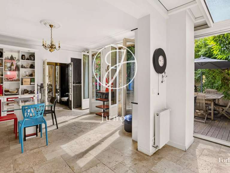 Maison Croissy-sur-Seine - 2 chambres - 209m²