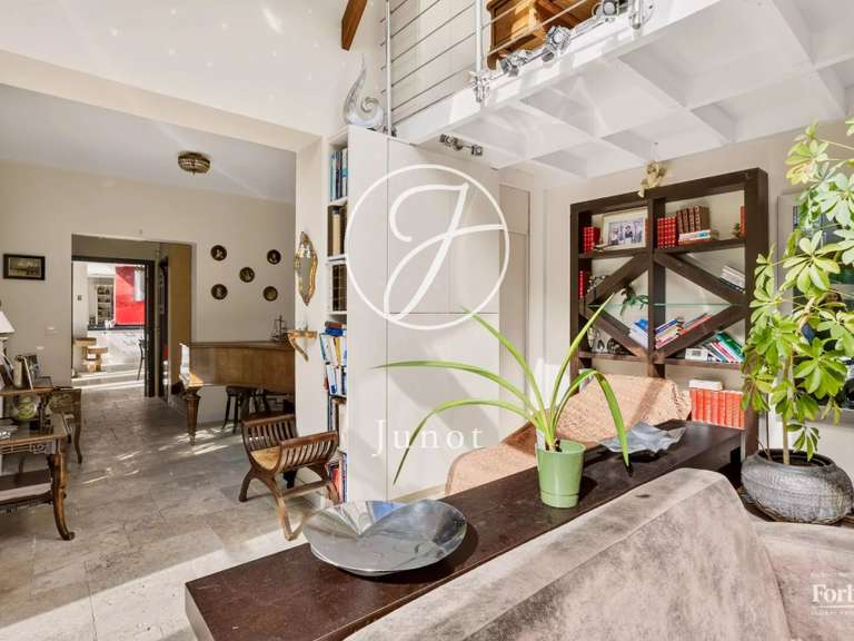 Maison Croissy-sur-Seine - 2 chambres - 209m²