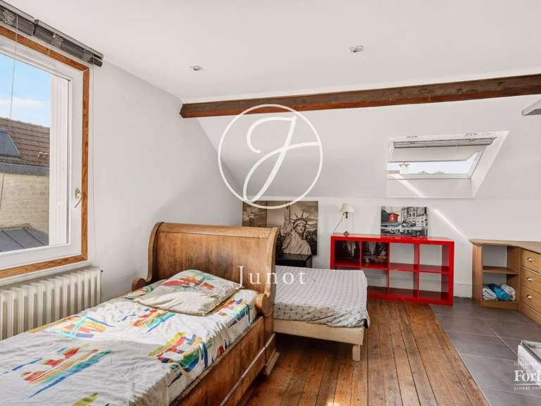Maison Croissy-sur-Seine - 2 chambres - 209m²
