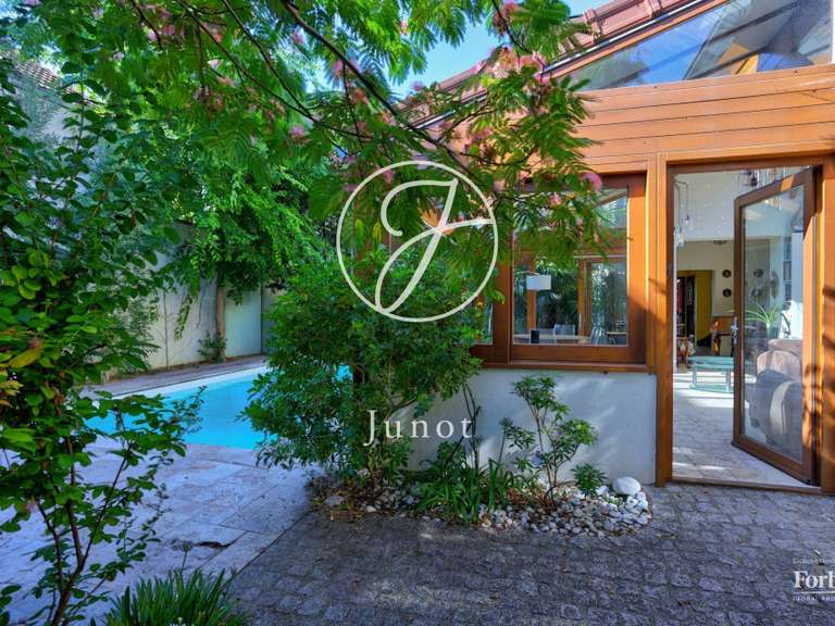 Maison Croissy-sur-Seine - 2 chambres - 209m²