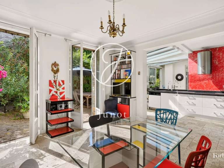 Maison Croissy-sur-Seine - 2 chambres - 209m²