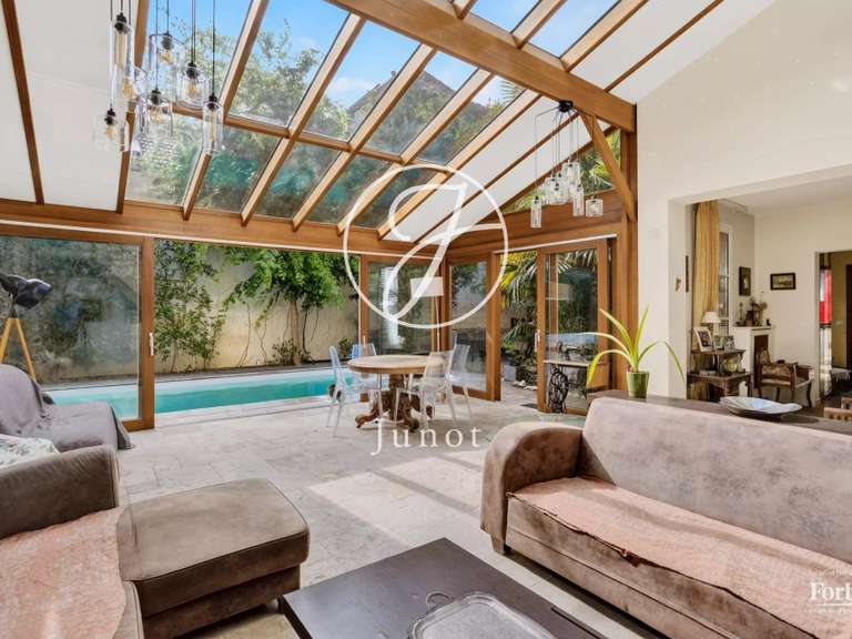 Maison Croissy-sur-Seine - 2 chambres - 209m²